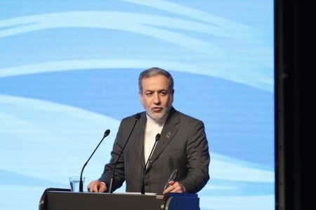 وزیر امور خارجه در گیلان : اجلاس خزر نقطه اغاز تازه ای برای تعامل استانداران استان های ساحلی است .