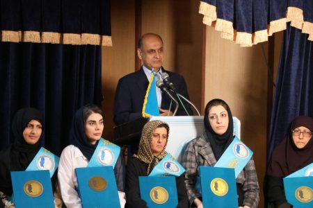 مادران ستون های اصلی تربیت و پیشرفت فرزندان و جامعه هستند .